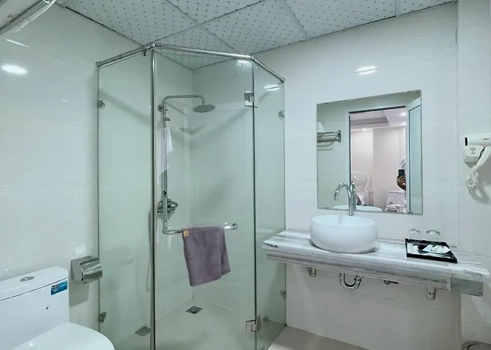 Khách sạn 3 Sao Trung Tâm Bãi Cháy